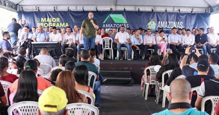 Roberto Cidade destaca participação da Aleam na ampliação da oferta de moradias, durante entrega do Residencial Ozias Monteiro 2