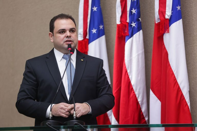 Lei de Roberto Cidade que prevê criação de pré-vestibular gratuito tem início com o Pré-Vest da UEA