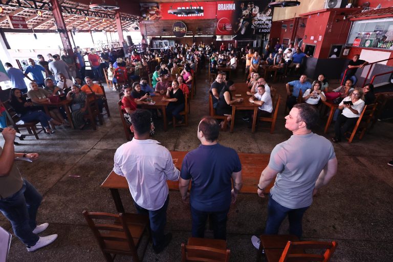 No Dia do Trabalhador, Roberto Cidade reúne com mototaxistas e condutores de moto aplicativos para escutar demandas da categoria