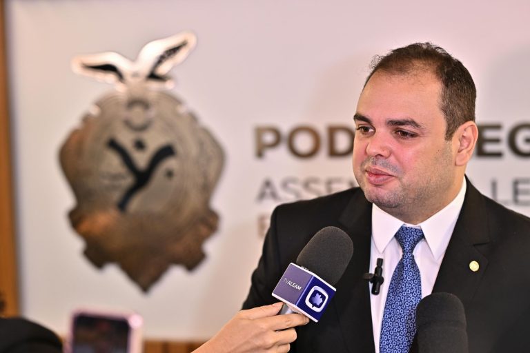 Avança nas comissões da Aleam, PL de Roberto Cidade que amplia segurança de alegorias, tripés e guindastes durante a realização de eventos folclóricos