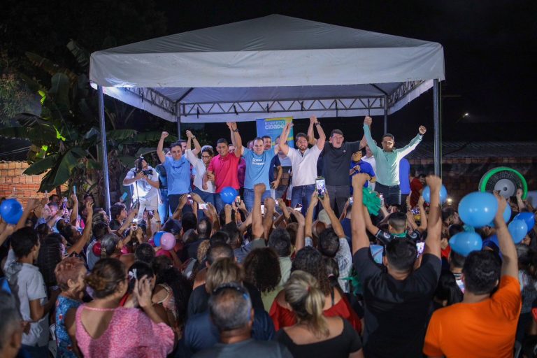 Roberto Cidade arrasta multidão no Cidade de Deus para conhecer as propostas de sua pré-campanha