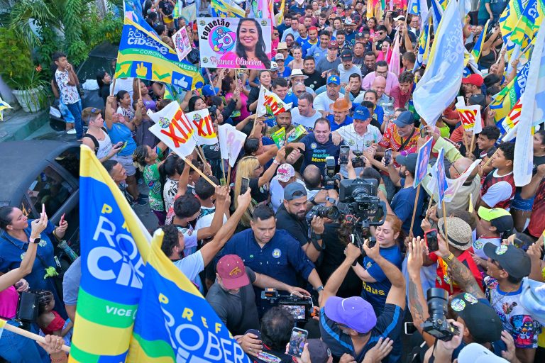Roberto Cidade faz caminhada no Jorge Teixeira em área onde planeja instalar UPA 24 horas