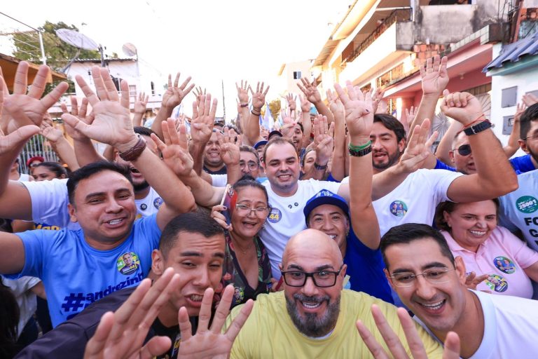 Roberto Cidade reforça implantação do Auxílio Municipal Permanente durante caminhada na zona Sul de Manaus