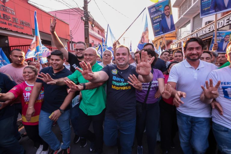 Roberto Cidade mobiliza moradores em caminhada no Coroado