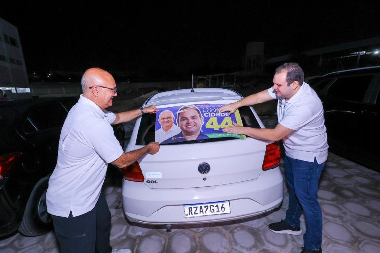 Candidato da coligação ‘Manaus Merece Mais’, Roberto Cidade dá início à campanha com ‘adesivaço’ em cinco bairros de Manaus