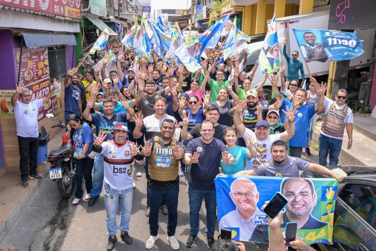 Roberto Cidade faz caminhada no Manoa e propõe reestruturar feiras dos bairros