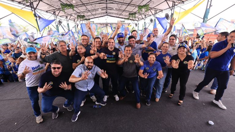 ‘Adesivaço’ de Roberto Cidade reúne centenas de apoiadores na Arena 44, zona Norte de Manaus