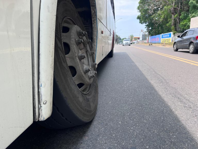 *Com ônibus sucateados, transporte público atormenta passageiros em Manaus