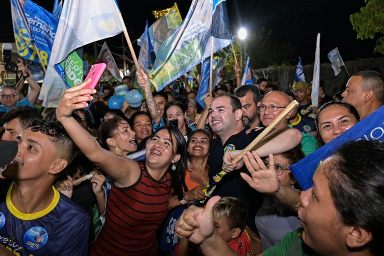 ”Manaus já decidiu que quer mudar”, discursa Roberto Cidade durante encontro com quase 10 mil apoiadores no Alvorada