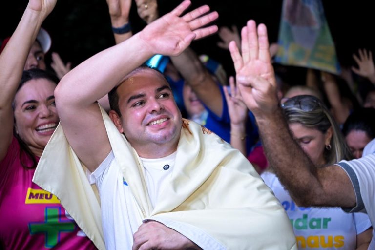 ”O sentimento de mudança está no povo, é o que eu vejo nas ruas”, diz Roberto Cidade durante caminhadas na zona Oeste