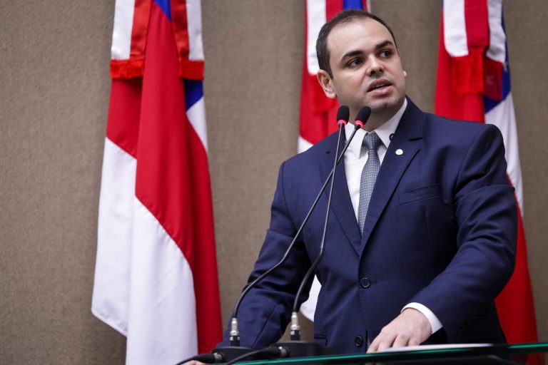 Presidente Roberto Cidade solicita intervenção do Ministério de Minas e Energia para restabelecer a energia elétrica em Manicoré