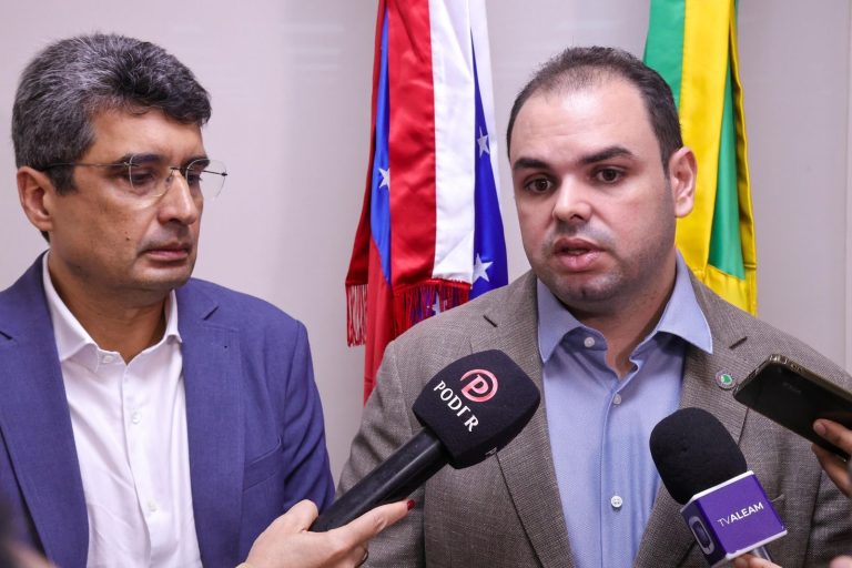 Após articulação de Roberto Cidade junto ao DNIT, balsa para porto provisório chega a Borba e deve entrar em operação no dia 15 deste mês
