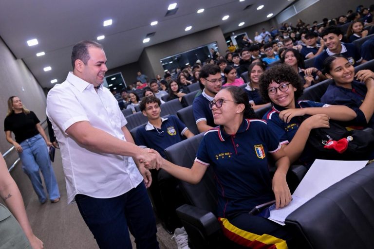 Presidente Roberto Cidade reforça compromisso da Aleam com a educação amazonense durante a outorga da Medalha ‘Professora Ignês de Vasconcellos’