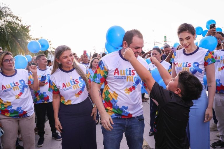 Presidente Roberto Cidade abre programação oficial do Abril Azul no Legislativo Estadual com iluminação especial