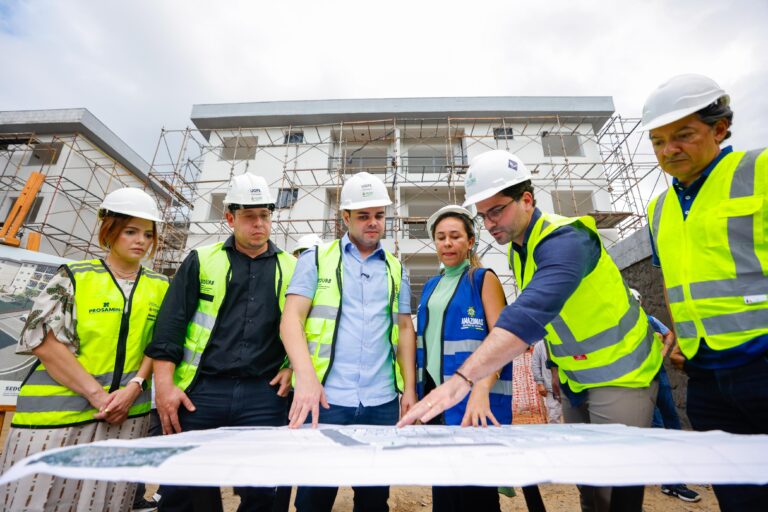 Governador Roberto Cidade vistoria avanço das obras do Residencial Novo Aleixo, na zona norte de Manaus