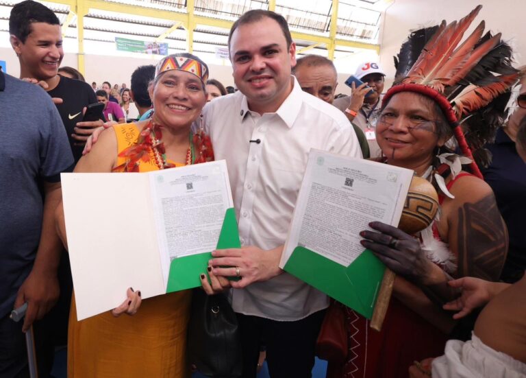Governador Roberto Cidade entrega 800 títulos definitivos na zona norte e fortalece a política de regularização fundiária no Amazonas