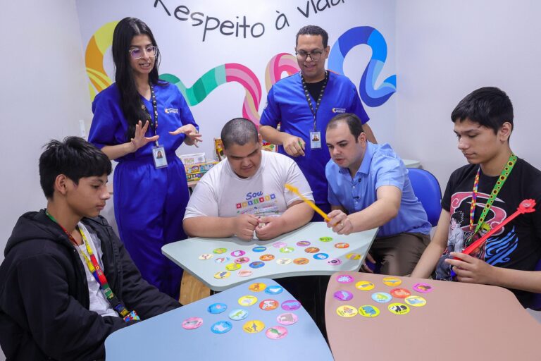 Após um mês de funcionamento, governador Roberto Cidade destaca mais de 900 atendimentos realizados no Juventude TEA