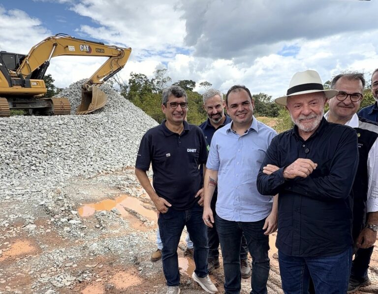 Ao lado do presidente Lula, governador Roberto Cidade defende pavimentação da BR-319 para integração e desenvolvimento da região Norte
