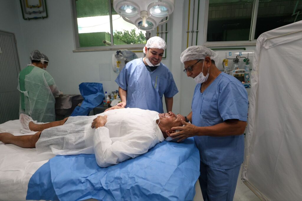 Governador Roberto Cidade acompanha ações do programa Opera + Amazonas na Fundação Hospitalar Alfredo da Matta