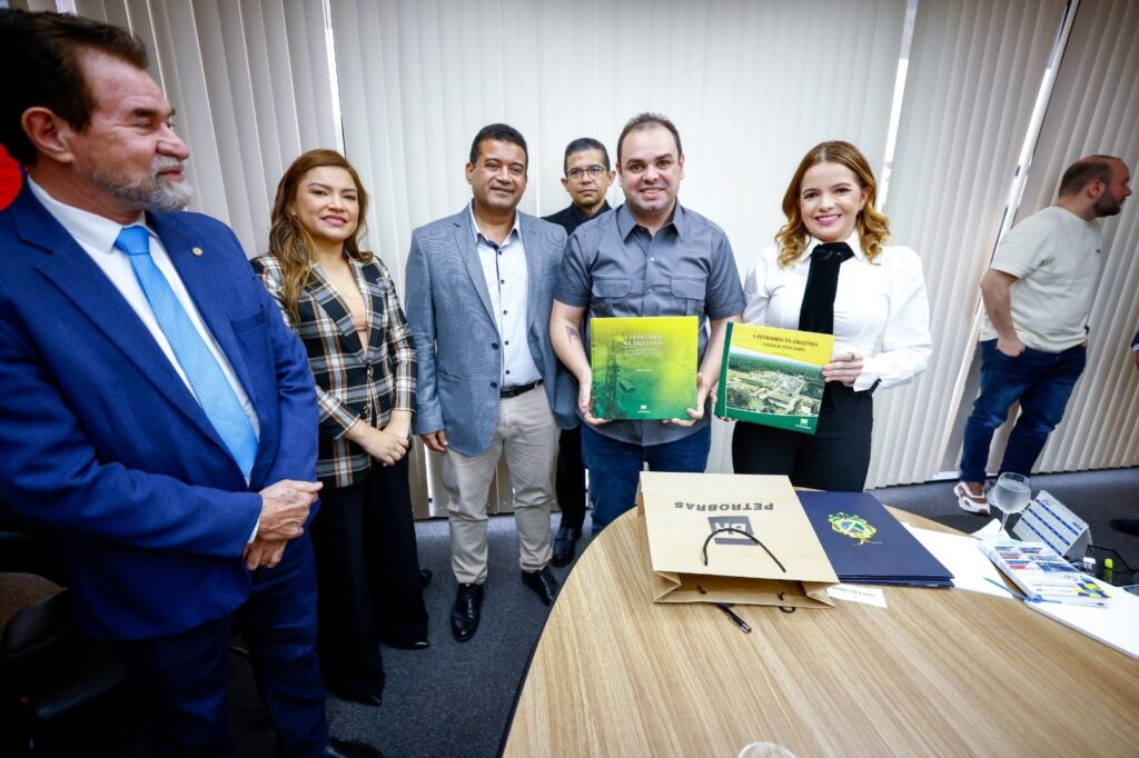 Governador Roberto Cidade assina concessões que viabilizam investimento de US$ 500 milhões da Petrobras em Urucu
