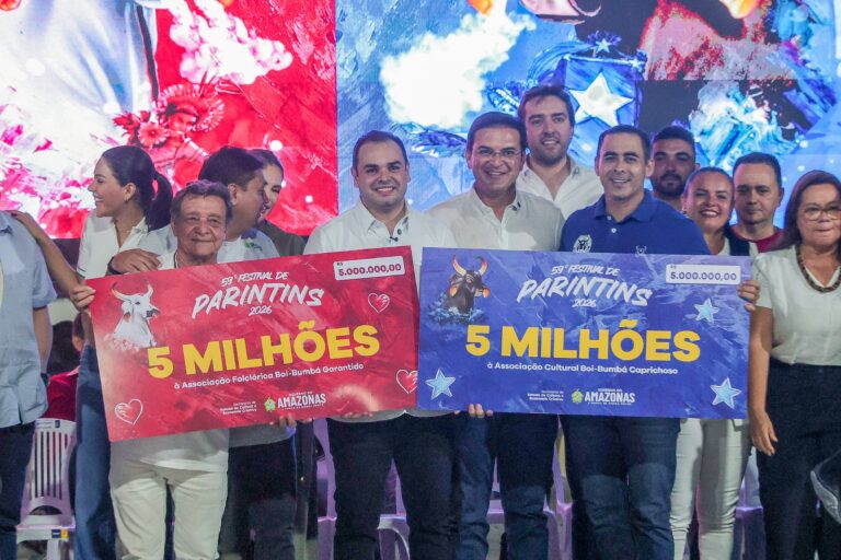 Em Parintins, governador Roberto Cidade anuncia investimentos para o 59º Festival Folclórico e assina convênio para obras de infraestrutura no município