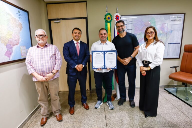 Governador Roberto Cidade assina resultado final do primeiro concurso público da história da Sema Amazonas