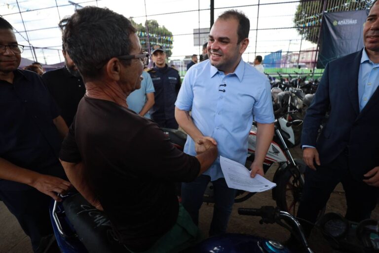 Governador Roberto Cidade participa de devolução de motocicletas recuperadas em operações no interior