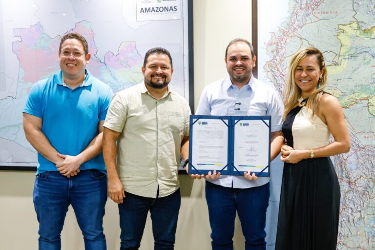 Governador Roberto Cidade assina ordens de serviço para obras de pavimentação em Nova Olinda do Norte, Borba e Humaitá