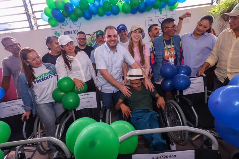 Governador Roberto Cidade leva 37ª edição do Governo Presente ao Careiro Castanho com entregas para o setor primário, cidadania e assistência social