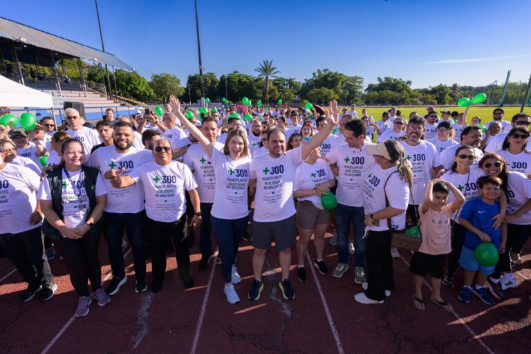 Governador Roberto Cidade participa de caminhada para celebrar mais de 300 transplantes realizados no Hospital Delphina Aziz