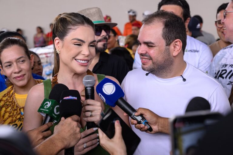 Em Parintins, Governador Roberto Cidade entrega 28 toneladas de alimentos arrecadados na Festa dos Visitantes