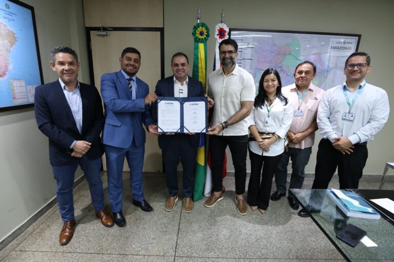 Governador Roberto Cidade assina convênio para repasse da segunda parcela para elaboração do Plano Diretor da Bacia Hidrográfica do Rio Tarumã-Açu