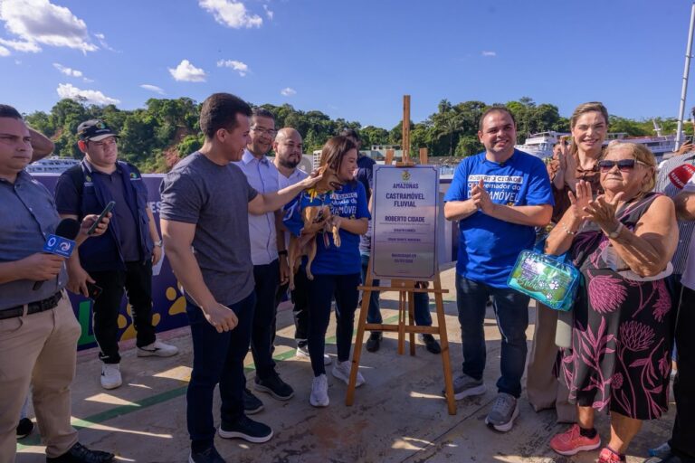 Governador Roberto Cidade entrega primeiro Castramóvel Fluvial do mundo para ampliar atendimento veterinário no interior do Amazonas