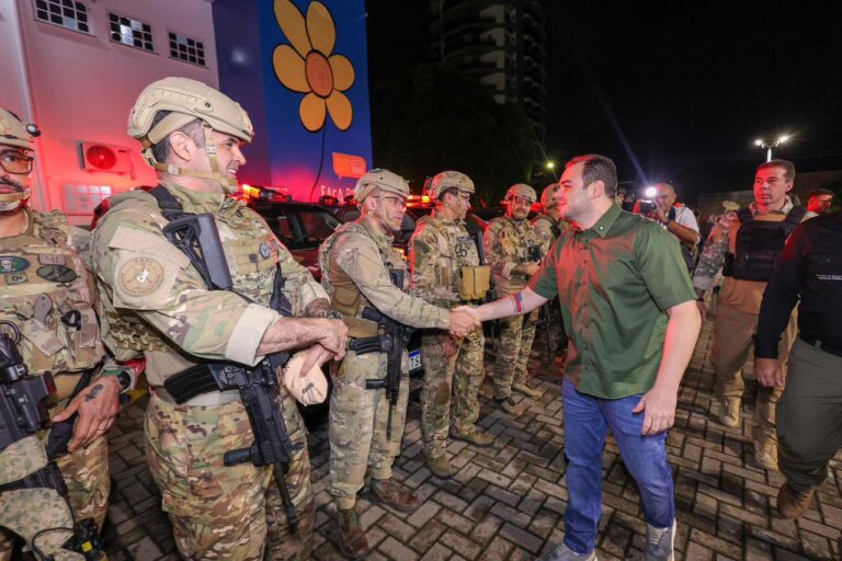 Roberto Cidade retoma abono-fardamento e garante R$ 3,5 mil para policiais e bombeiros do Amazonas