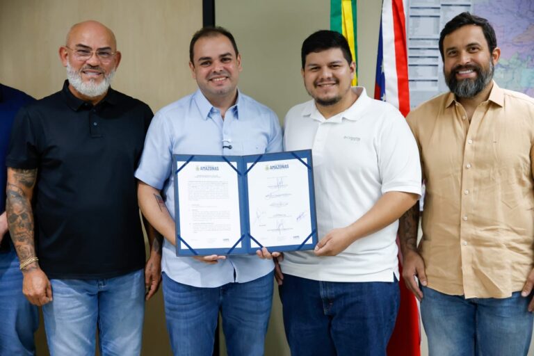 Governador Roberto Cidade assina ordem de serviço do Asfalta Amazonas para obras de pavimentação em Itapiranga e São Sebastião do Uatumã