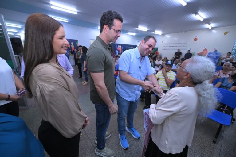 Governador Roberto Cidade acompanha ações de saúde voltadas a crianças e idosos neste sábado