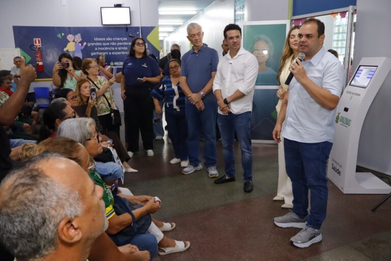 Governador Roberto Cidade reforça atendimento a idosos com mutirão oftalmológico e entrega de óculos